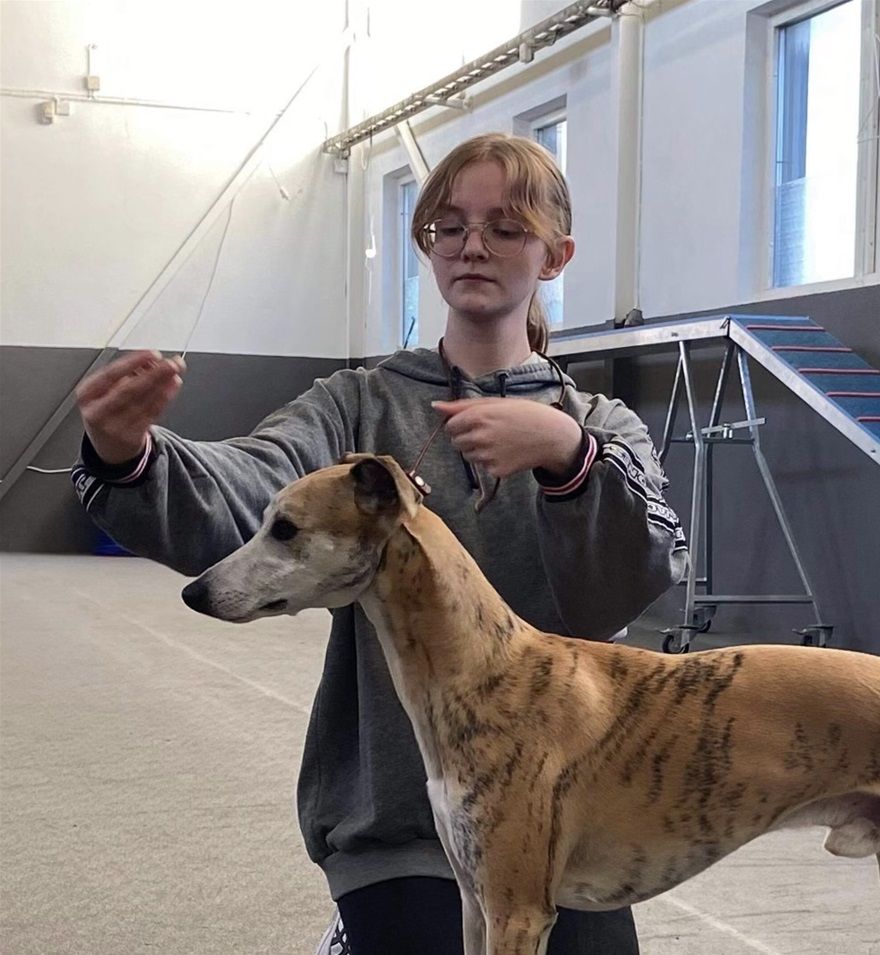Dixo poserar med sin duktiga handler, lillmatte Sofia.